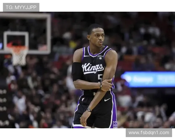 福克斯状态起伏20投9中贡献25分5篮板9助攻正负值惨淡19